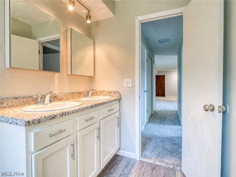24665 Clareshire Drive, North Olmsted, OH 44070 Photo 11