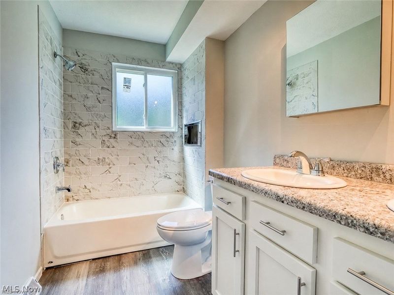 24665 Clareshire Drive, North Olmsted, OH 44070 Photo 12