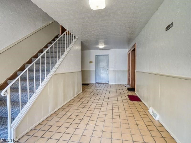 24665 Clareshire Drive, North Olmsted, OH 44070 Photo 5