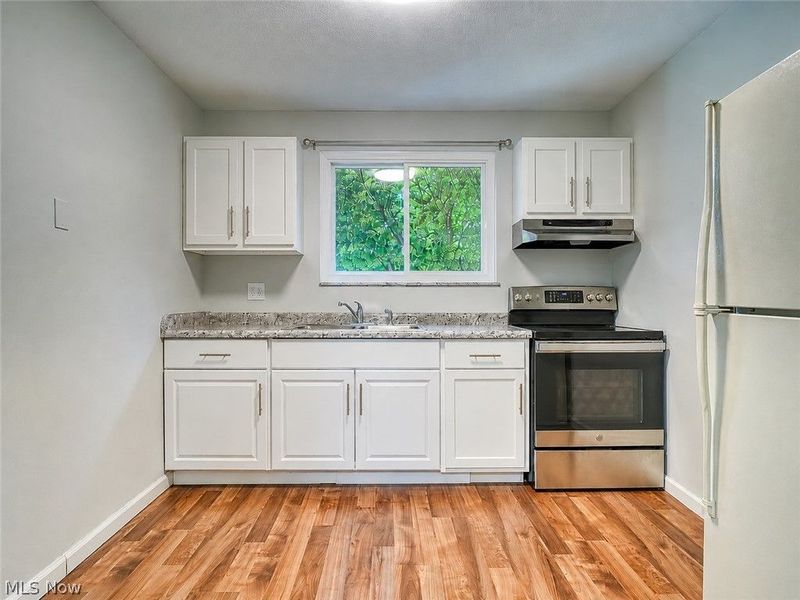 24665 Clareshire Drive, North Olmsted, OH 44070 Photo 7