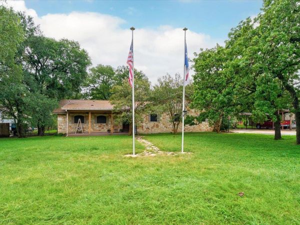 1009 Bluebird DR , Manchaca, TX 78652