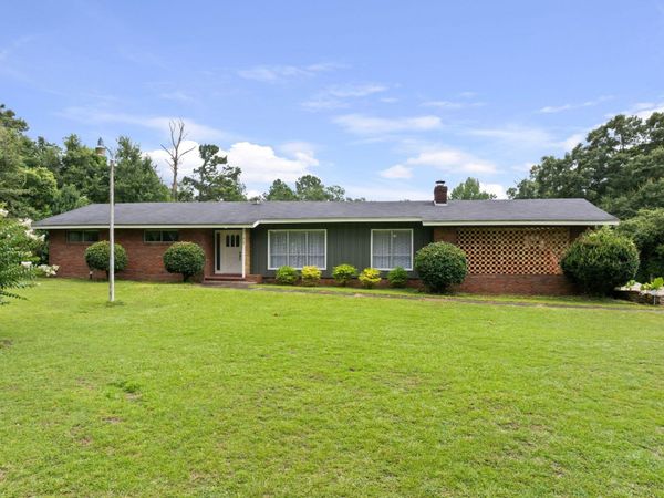 73 River Rd., Hattiesburg, MS 39401