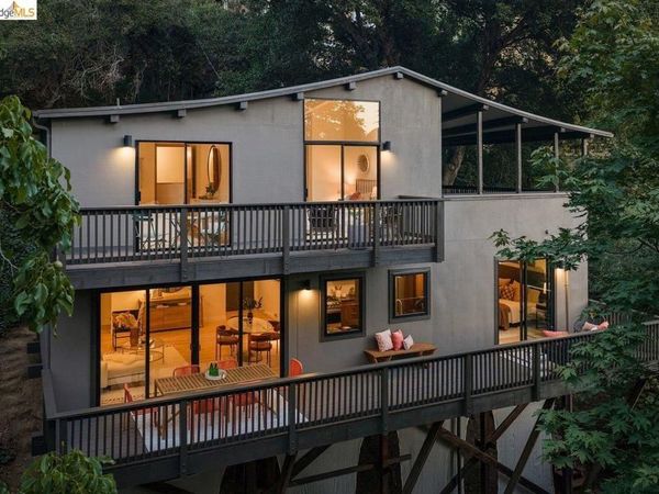 433 Capricorn Ave , Oakland, CA 94611