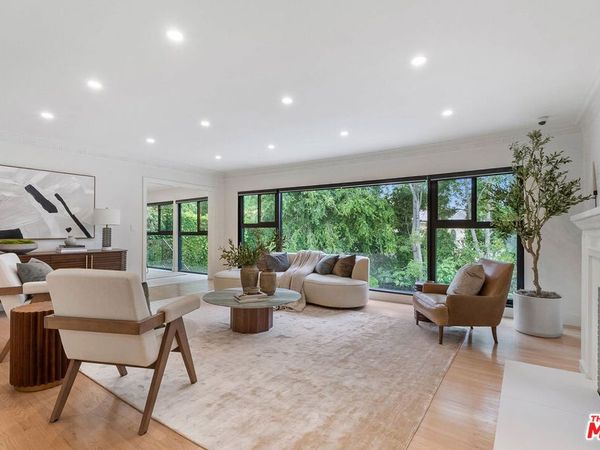 11346 Thurston Place , Los Angeles, CA 90049