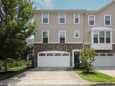 28 REGENCY COURT , CHERRY HILL, NJ 08002