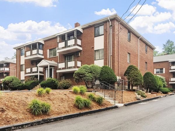 20 Colonial Drive, Unit 10, Andover, MA 01810