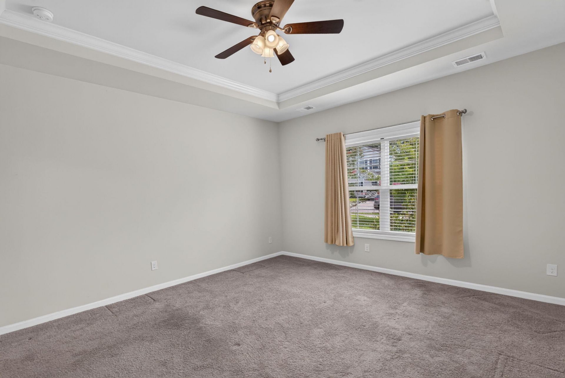 134 Clydesdale Circle Photo 6