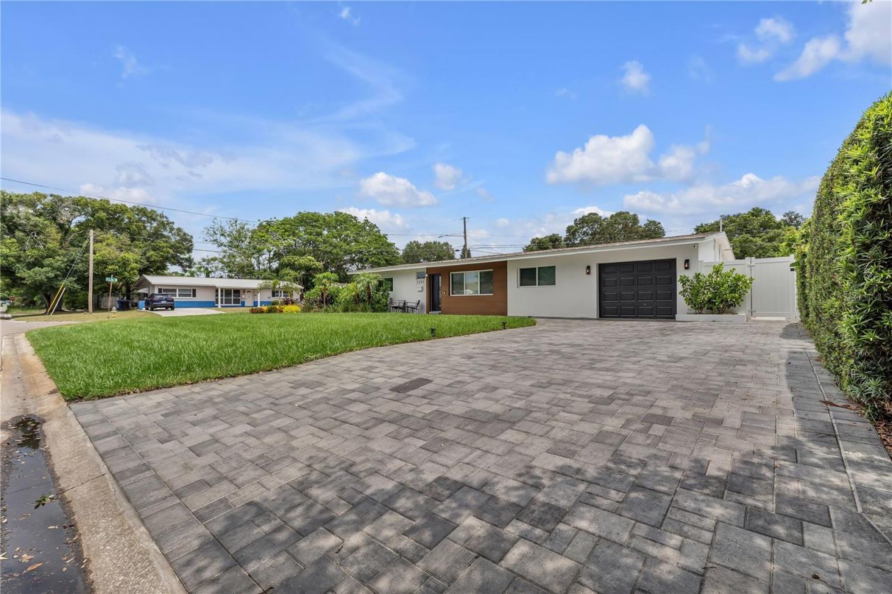 3295 57th Street N, Saint Petersburg, FL 33710 Photo