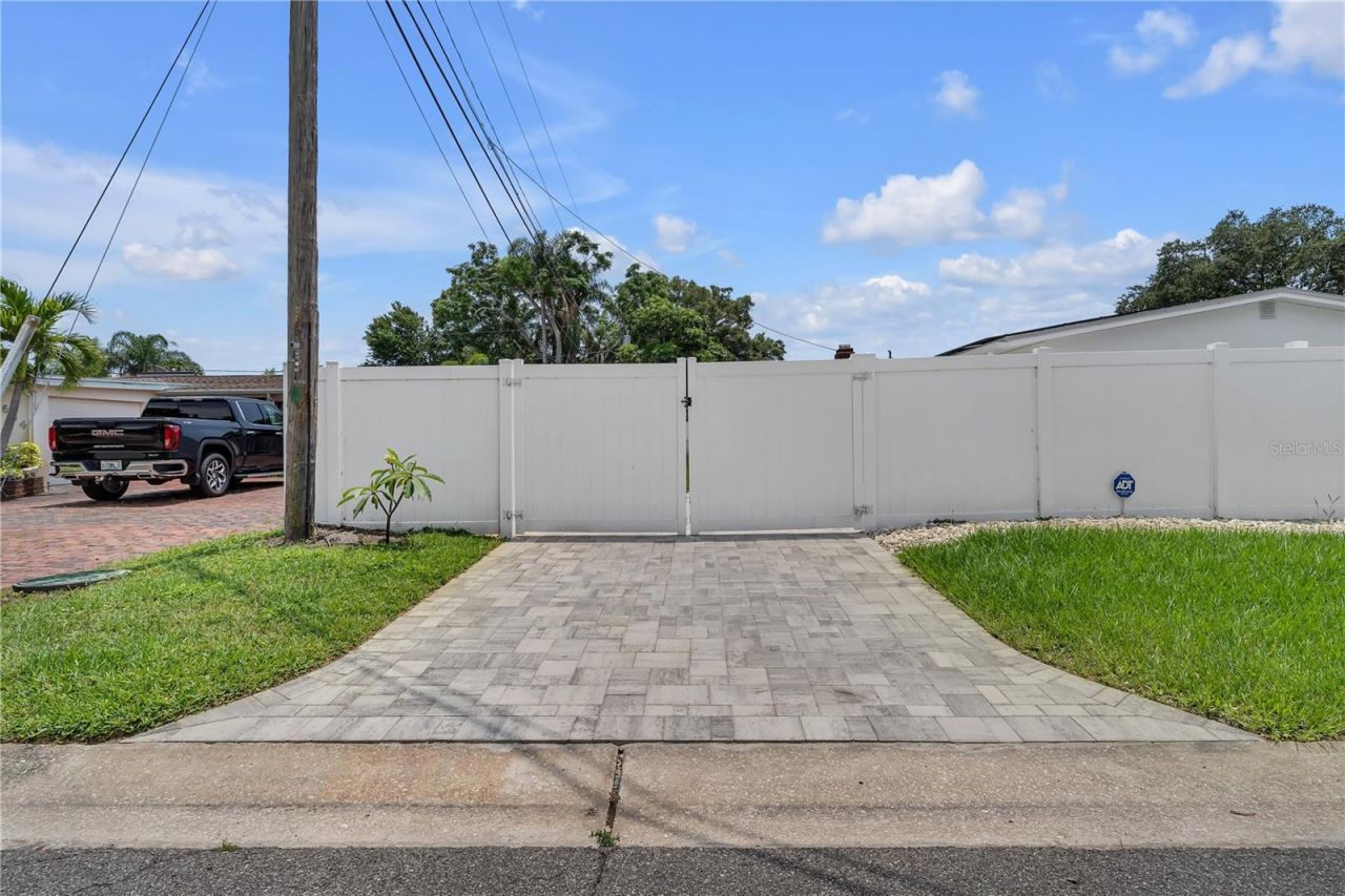 3295 57th Street N, Saint Petersburg, FL 33710 Photo