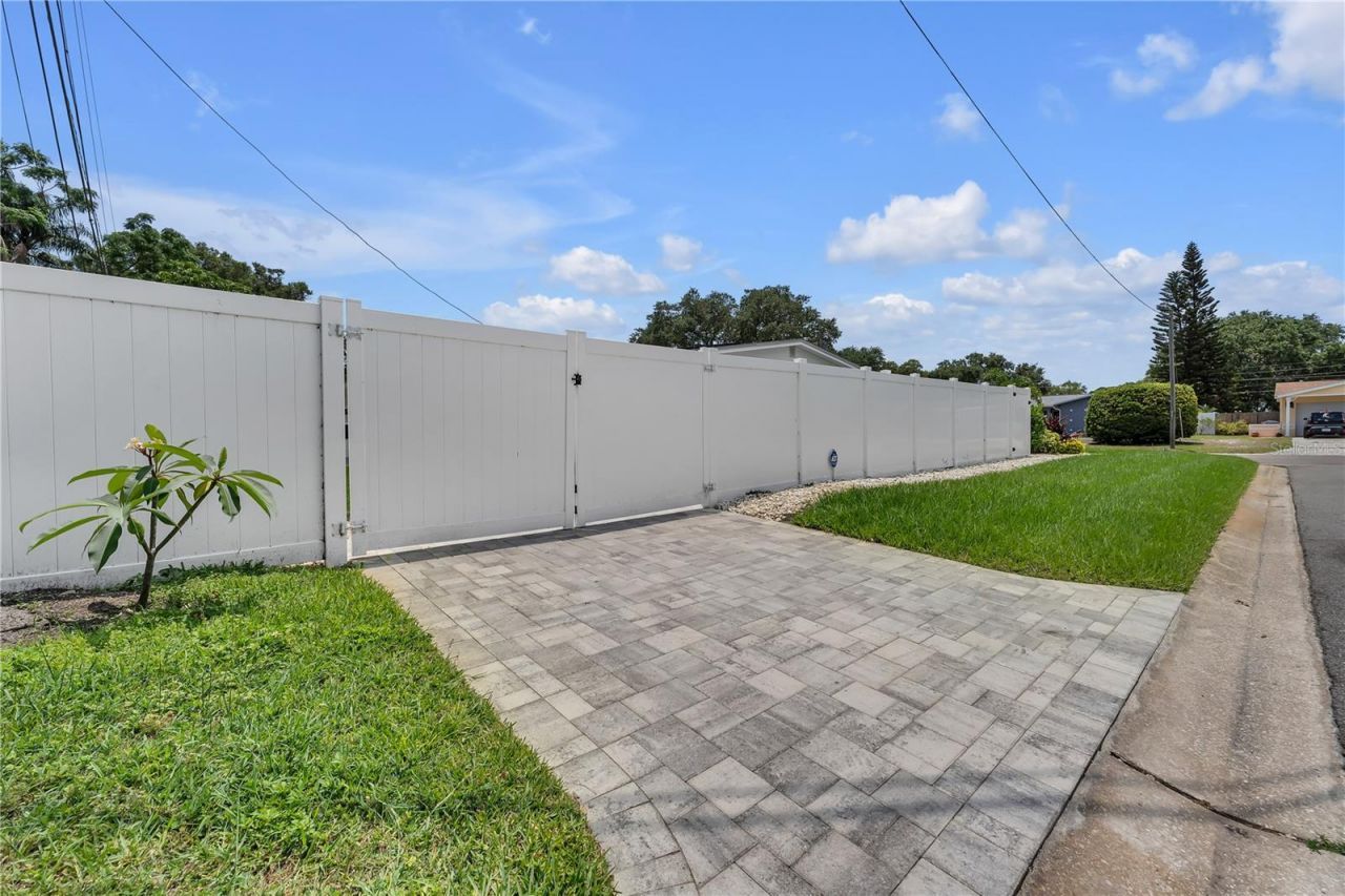 3295 57th Street N, Saint Petersburg, FL 33710 Photo