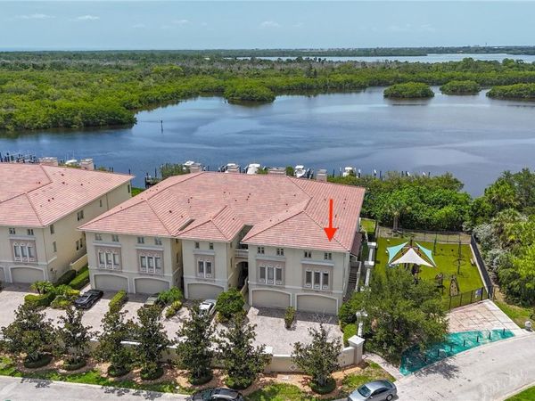 1008 PASEO DEL RIO NE, ST PETERSBURG, FL 33702