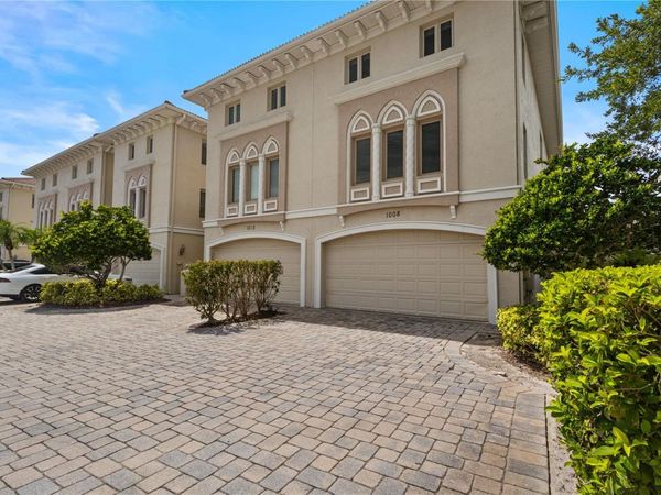 1008 PASEO DEL RIO NE, ST PETERSBURG, FL 33702