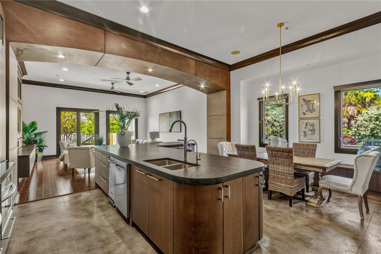 1008 Paseo Del Rio Ne, Saint Petersburg, FL 33702 Photo
