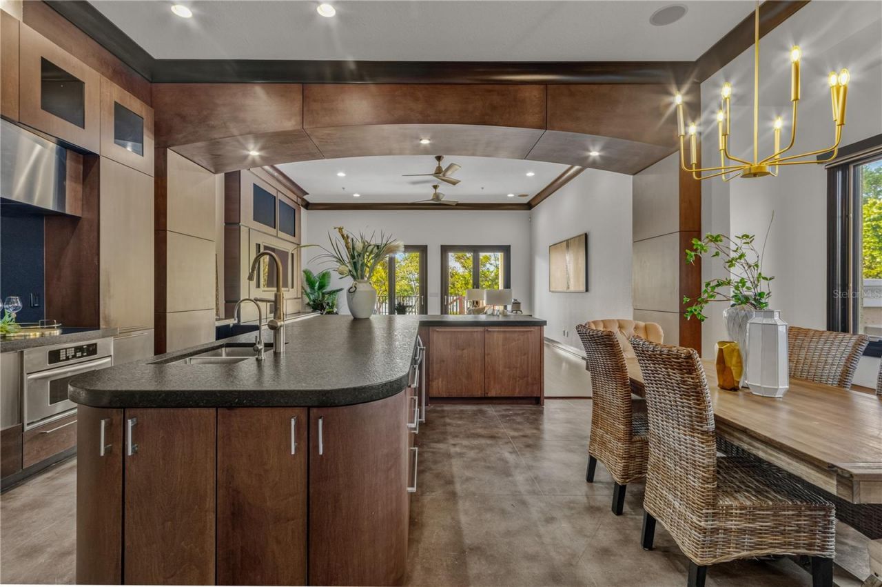 1008 Paseo Del Rio Ne, Saint Petersburg, FL 33702 Photo