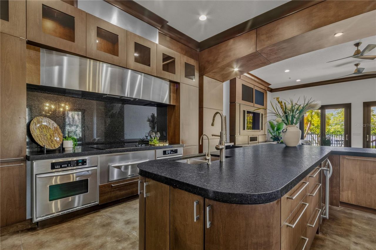 1008 Paseo Del Rio Ne, Saint Petersburg, FL 33702 Photo