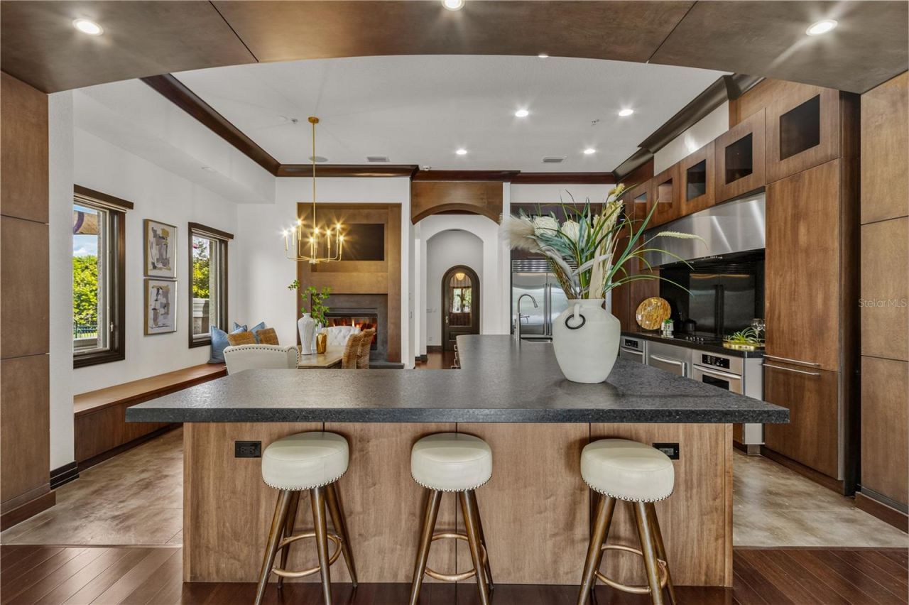 1008 Paseo Del Rio Ne, Saint Petersburg, FL 33702 Photo
