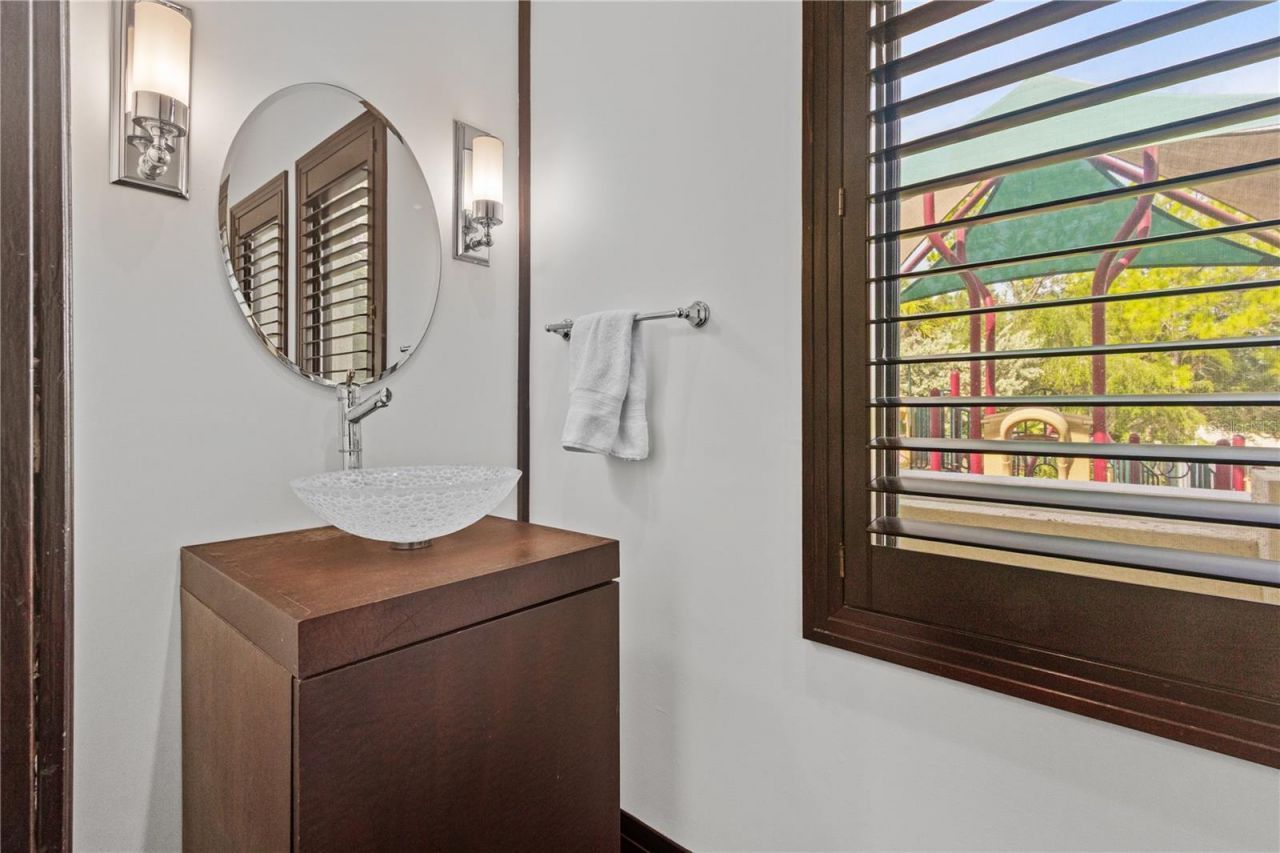 1008 Paseo Del Rio Ne, Saint Petersburg, FL 33702 Photo