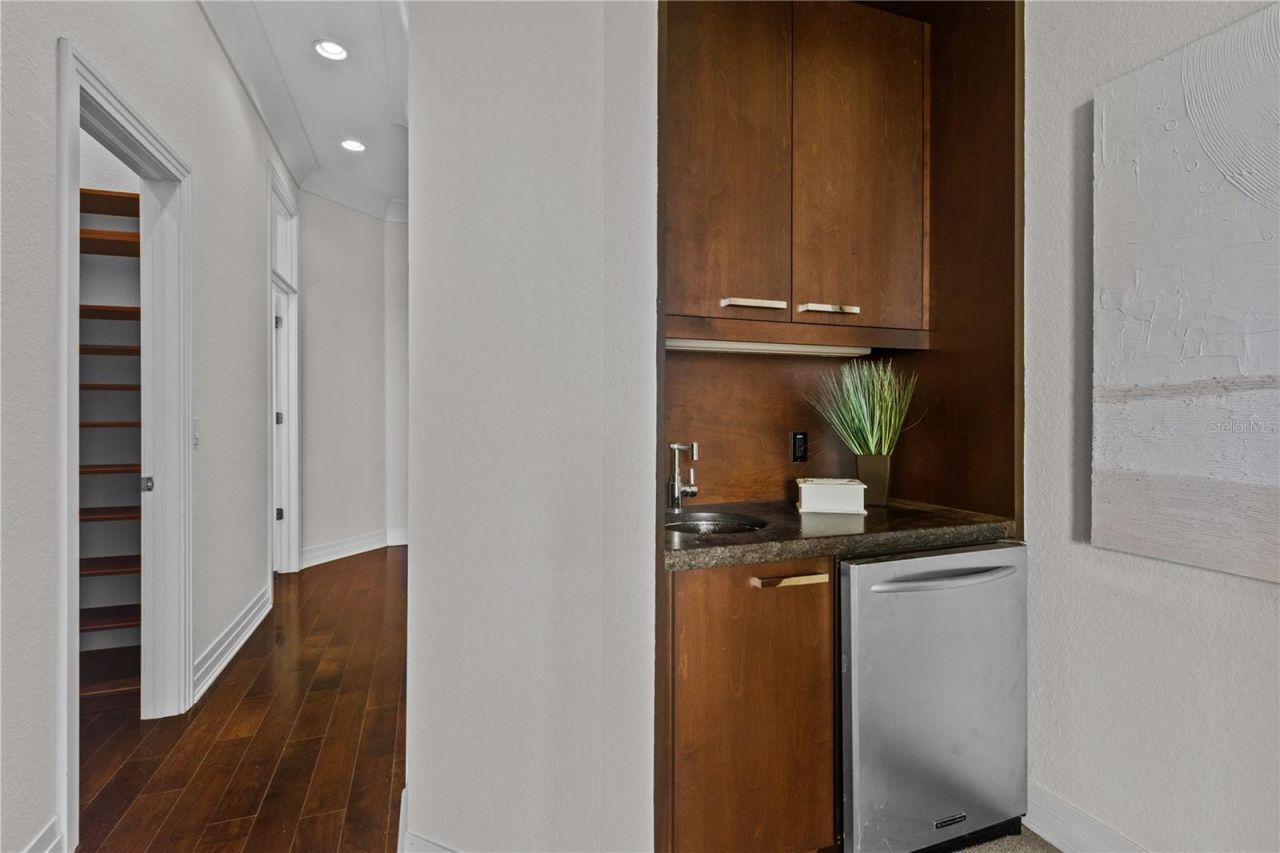 1008 Paseo Del Rio Ne, Saint Petersburg, FL 33702 Photo