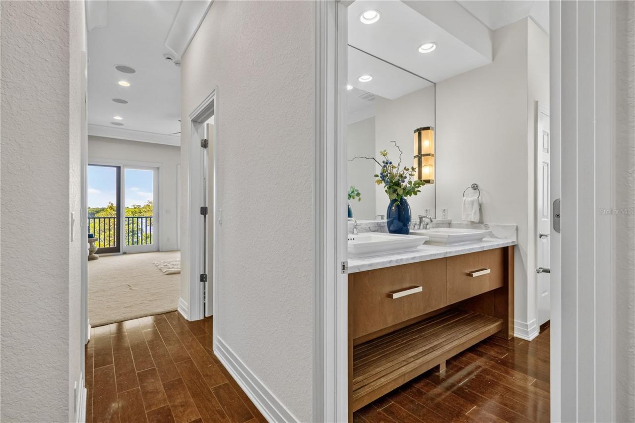 1008 Paseo Del Rio Ne, Saint Petersburg, FL 33702 Photo