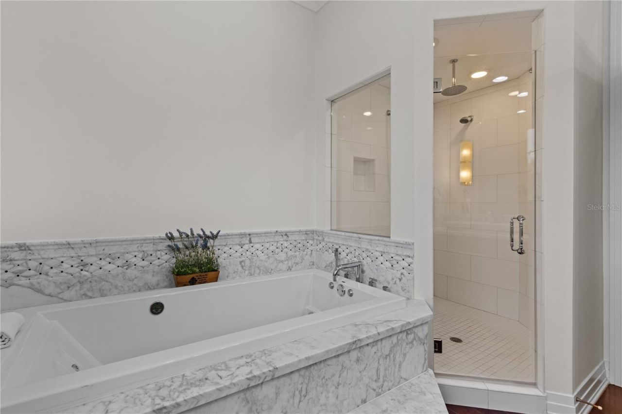 1008 Paseo Del Rio Ne, Saint Petersburg, FL 33702 Photo