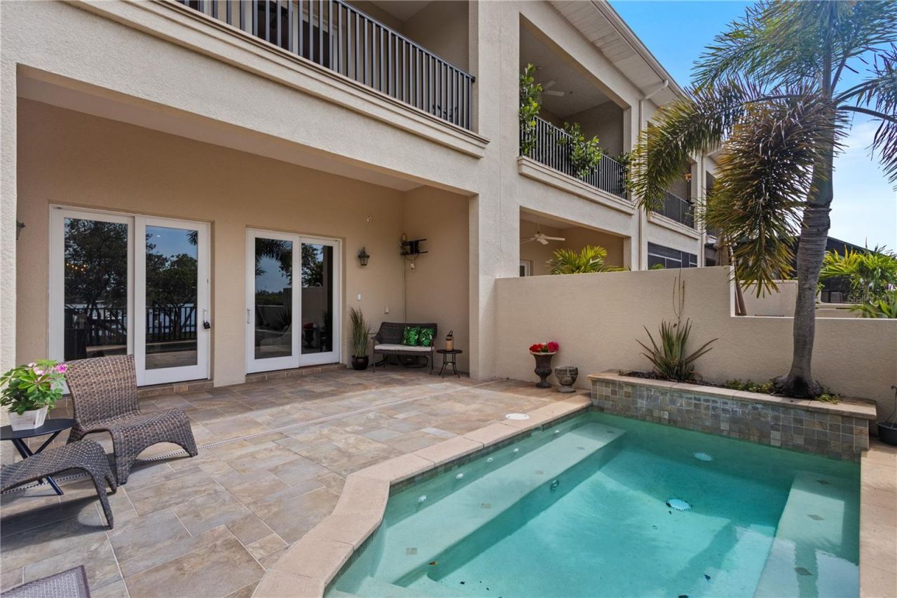 1008 Paseo Del Rio Ne, Saint Petersburg, FL 33702 Photo