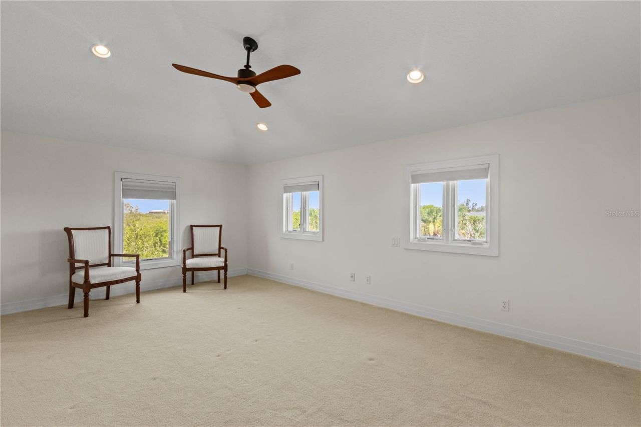 1008 Paseo Del Rio Ne, Saint Petersburg, FL 33702 Photo