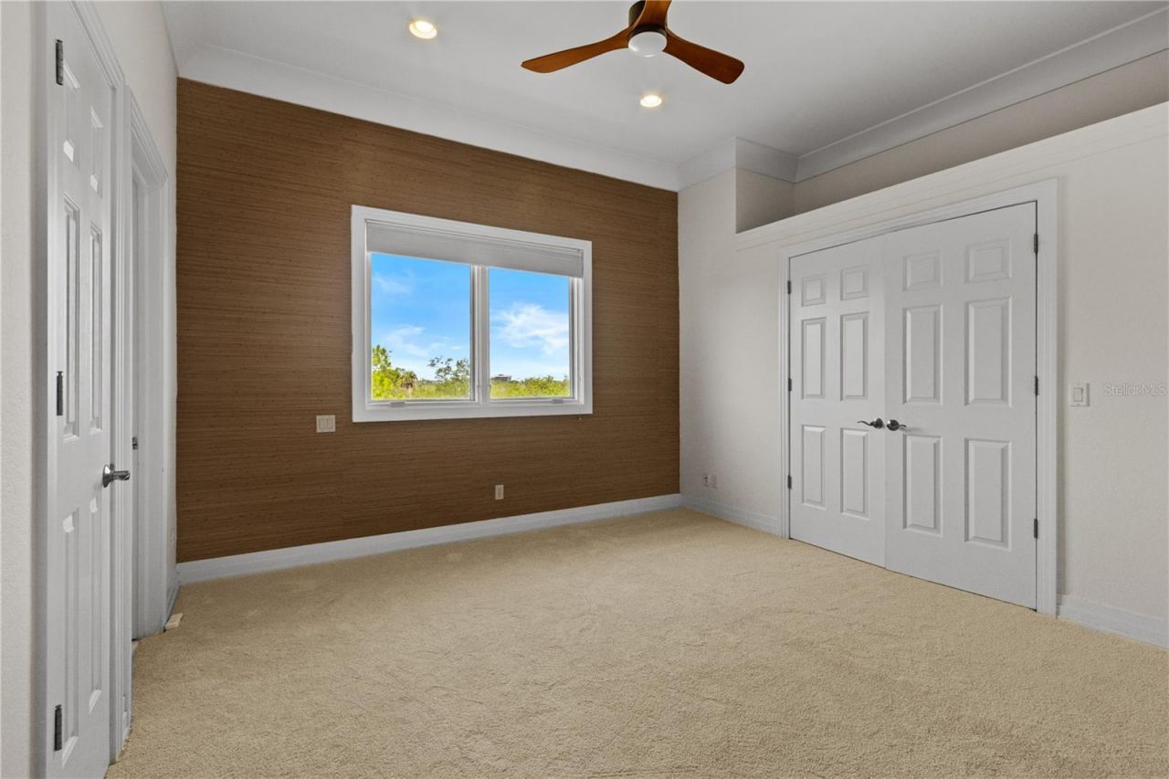 1008 Paseo Del Rio Ne, Saint Petersburg, FL 33702 Photo