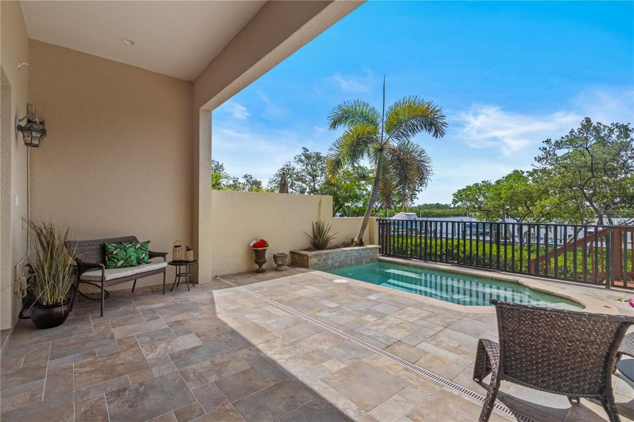 1008 Paseo Del Rio Ne, Saint Petersburg, FL 33702 Photo