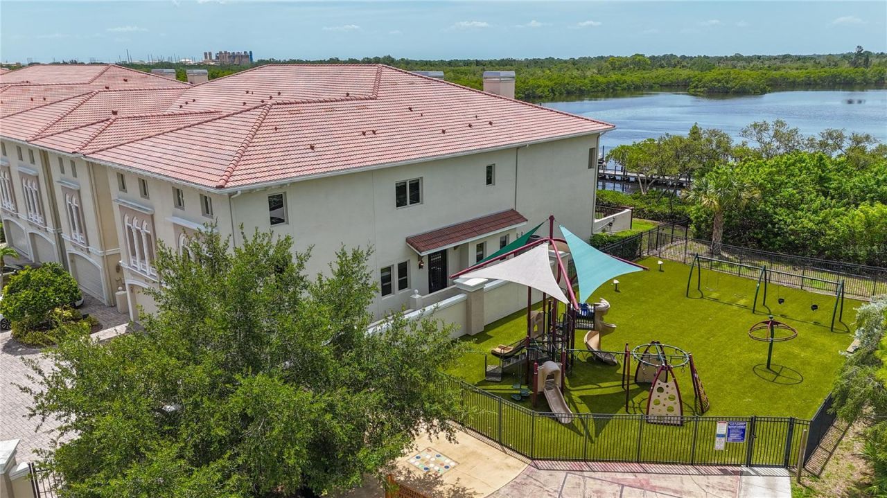 1008 Paseo Del Rio Ne, Saint Petersburg, FL 33702 Photo