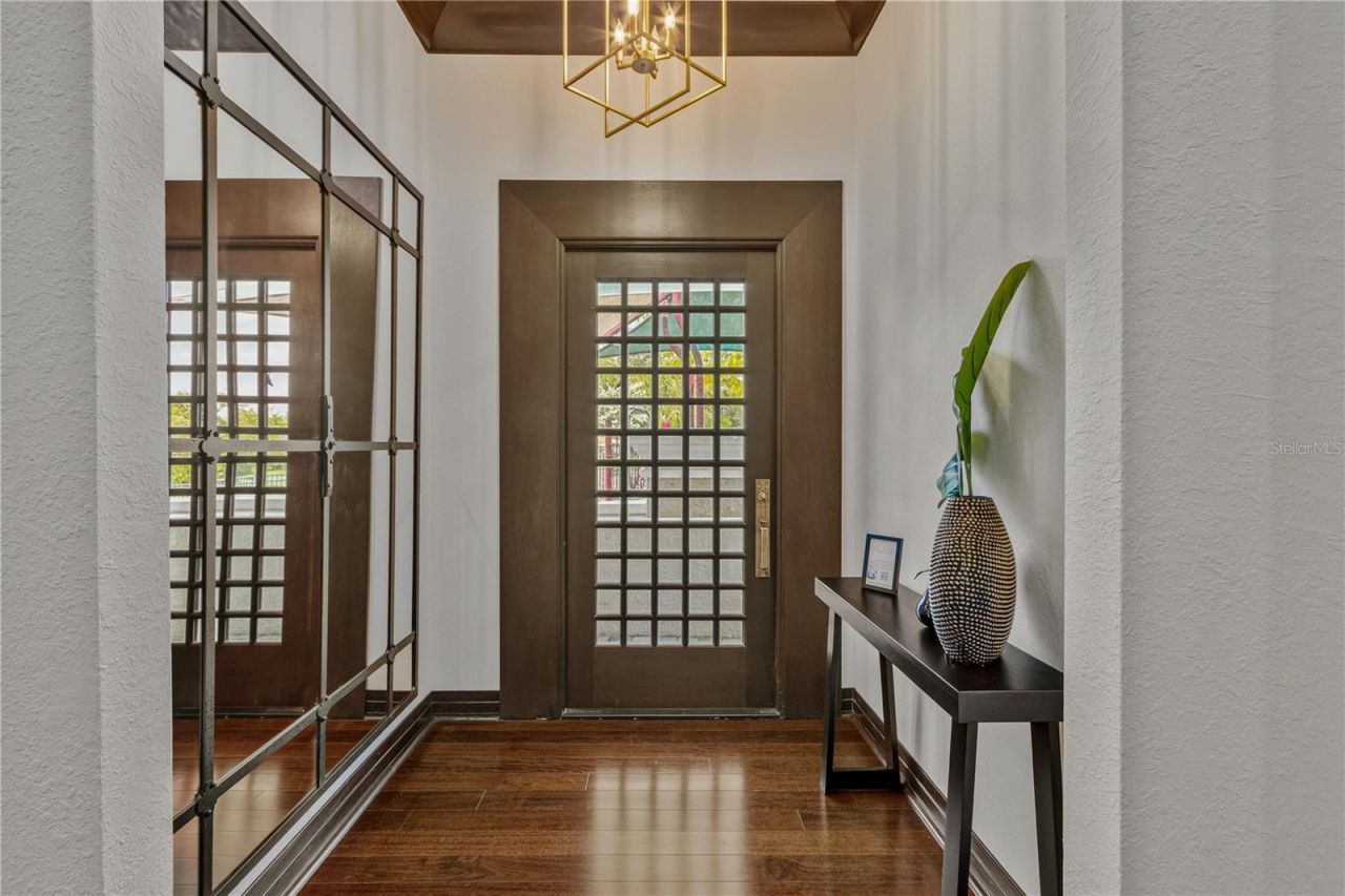 1008 Paseo Del Rio Ne, Saint Petersburg, FL 33702 Photo