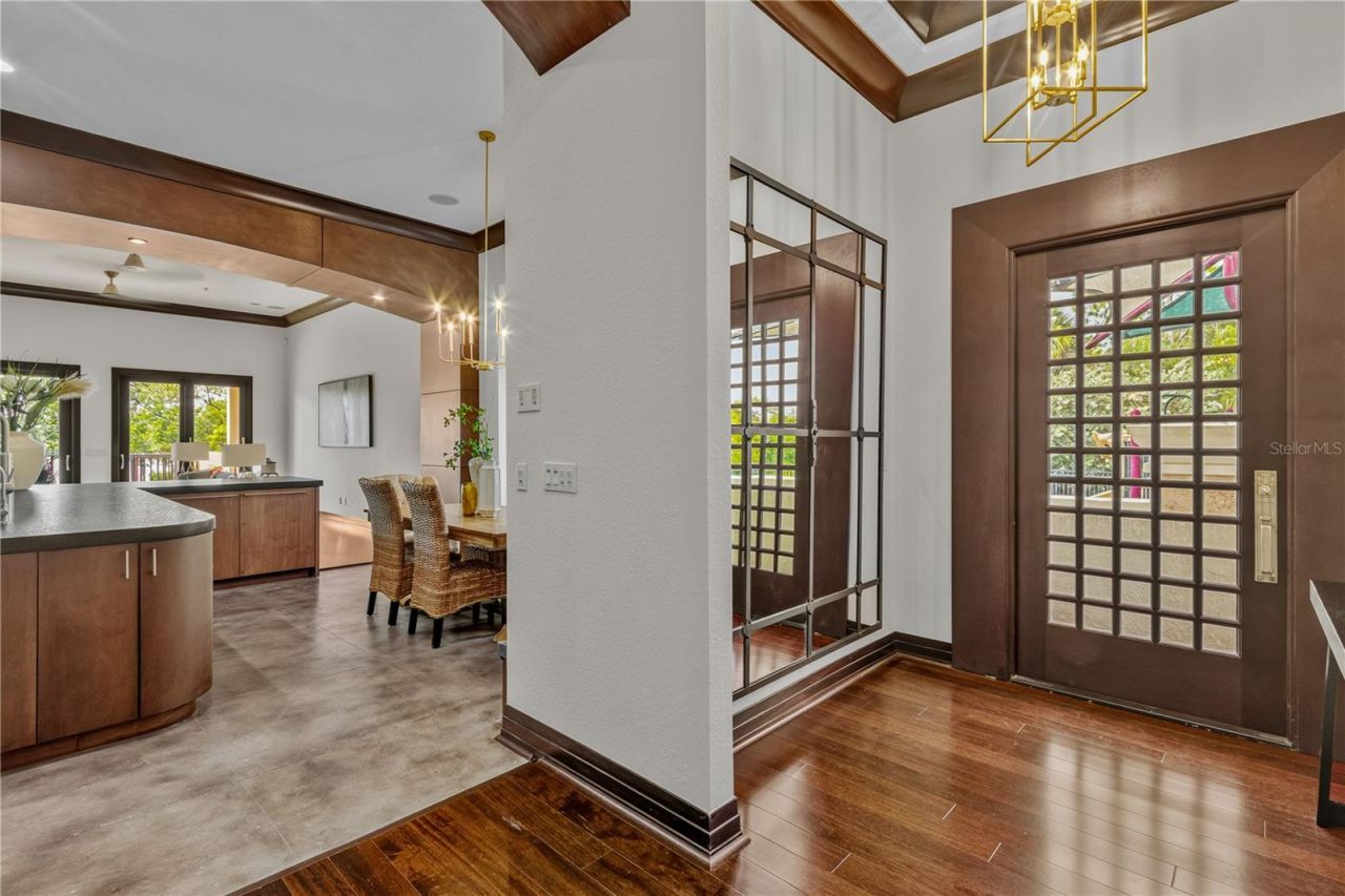 1008 Paseo Del Rio Ne, Saint Petersburg, FL 33702 Photo