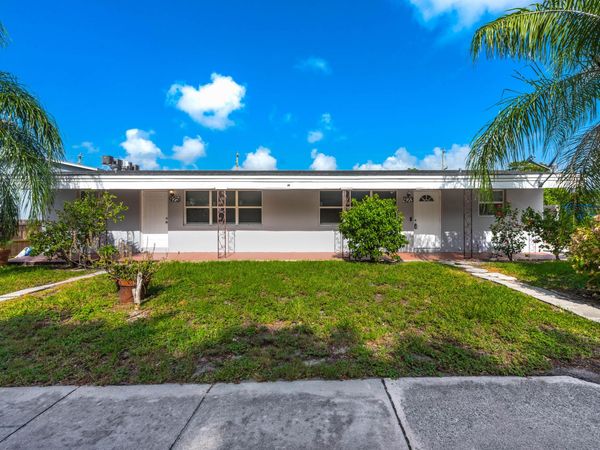 925 S Pine Street, Lake Worth, FL 33460
