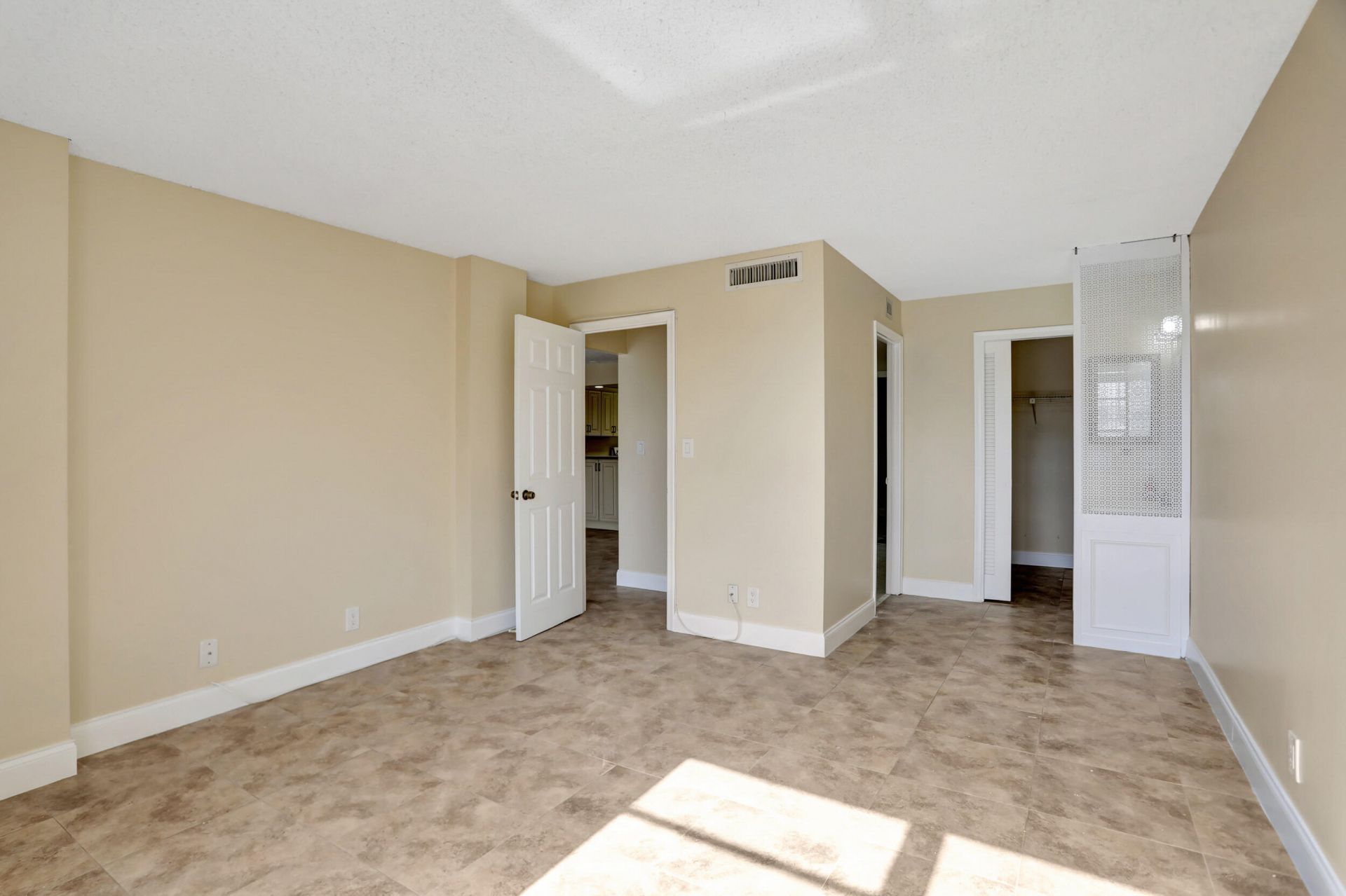 3 Royal Palm Way, Unit 403, Boca Raton, FL 33432 Photo