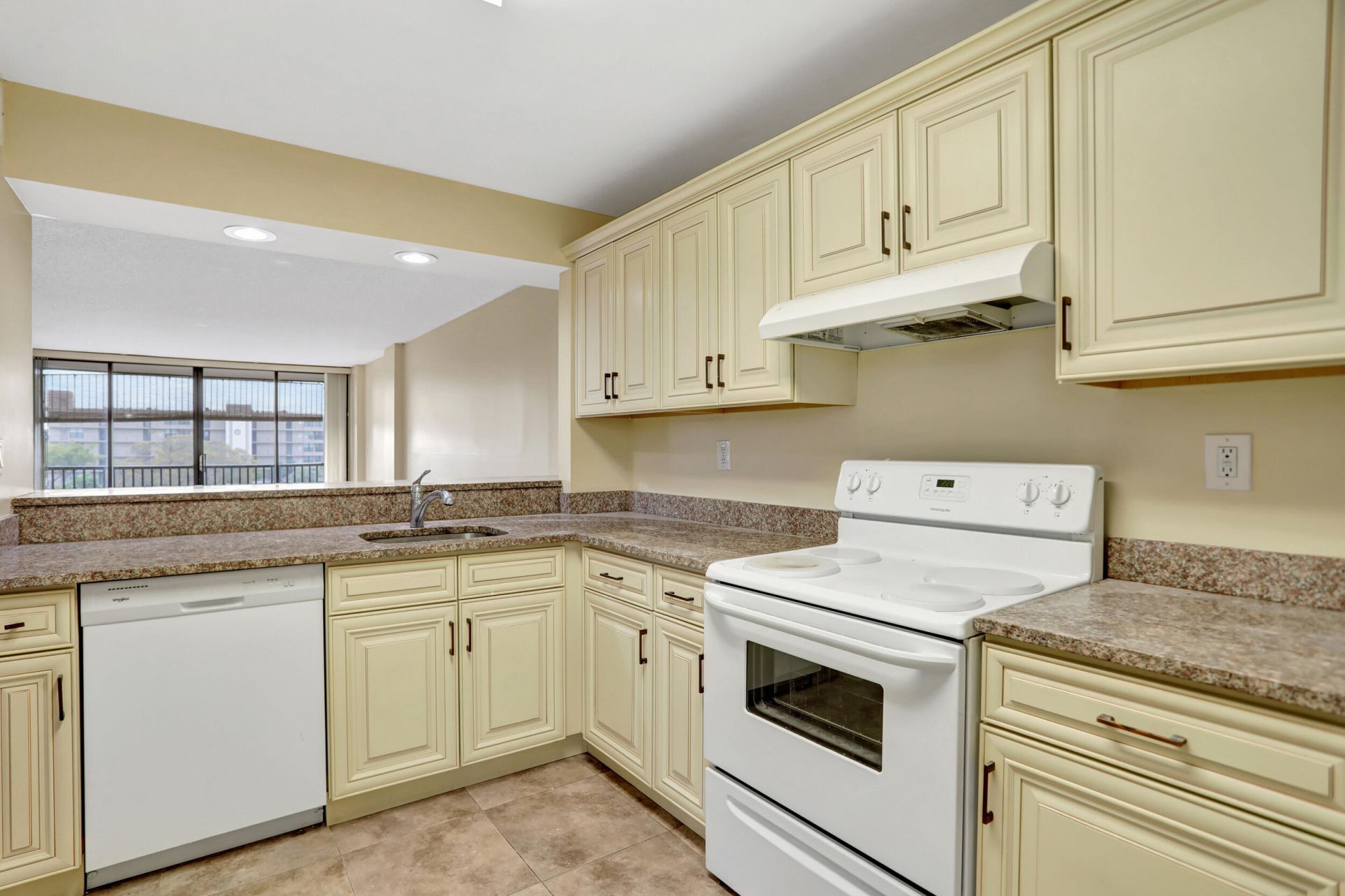 3 Royal Palm Way, Unit 403, Boca Raton, FL 33432 Photo