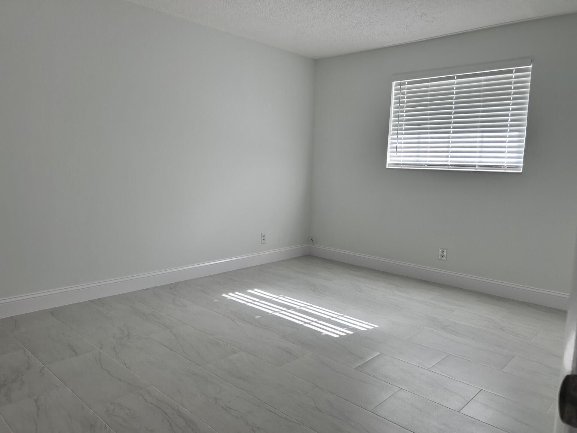 402 Lake Shore Drive, Unit 103, Lake Park, FL 33403 Photo