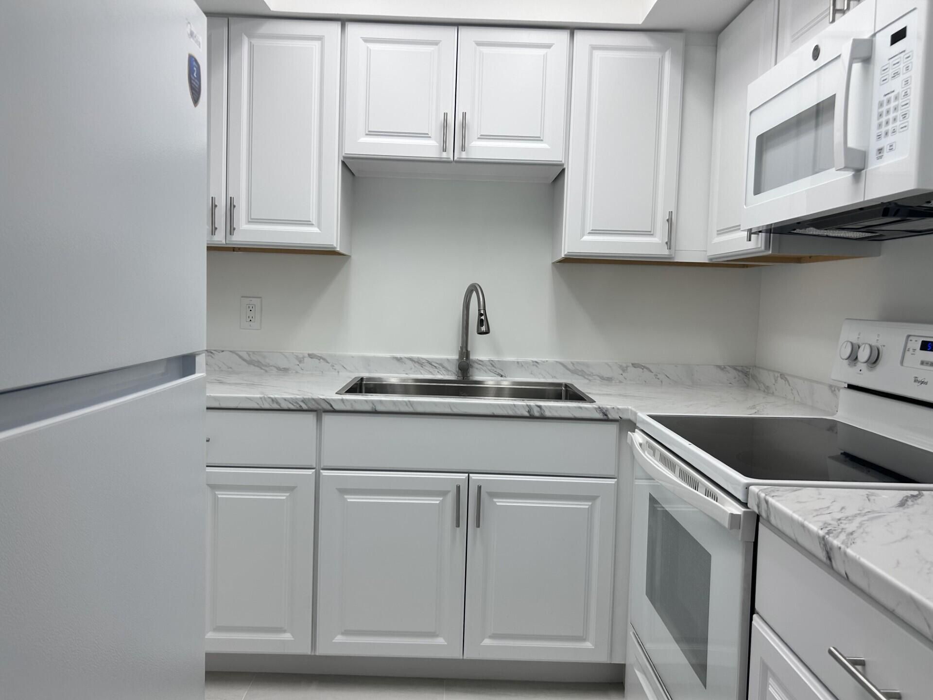 402 Lake Shore Drive, Unit 103, Lake Park, FL 33403 Photo