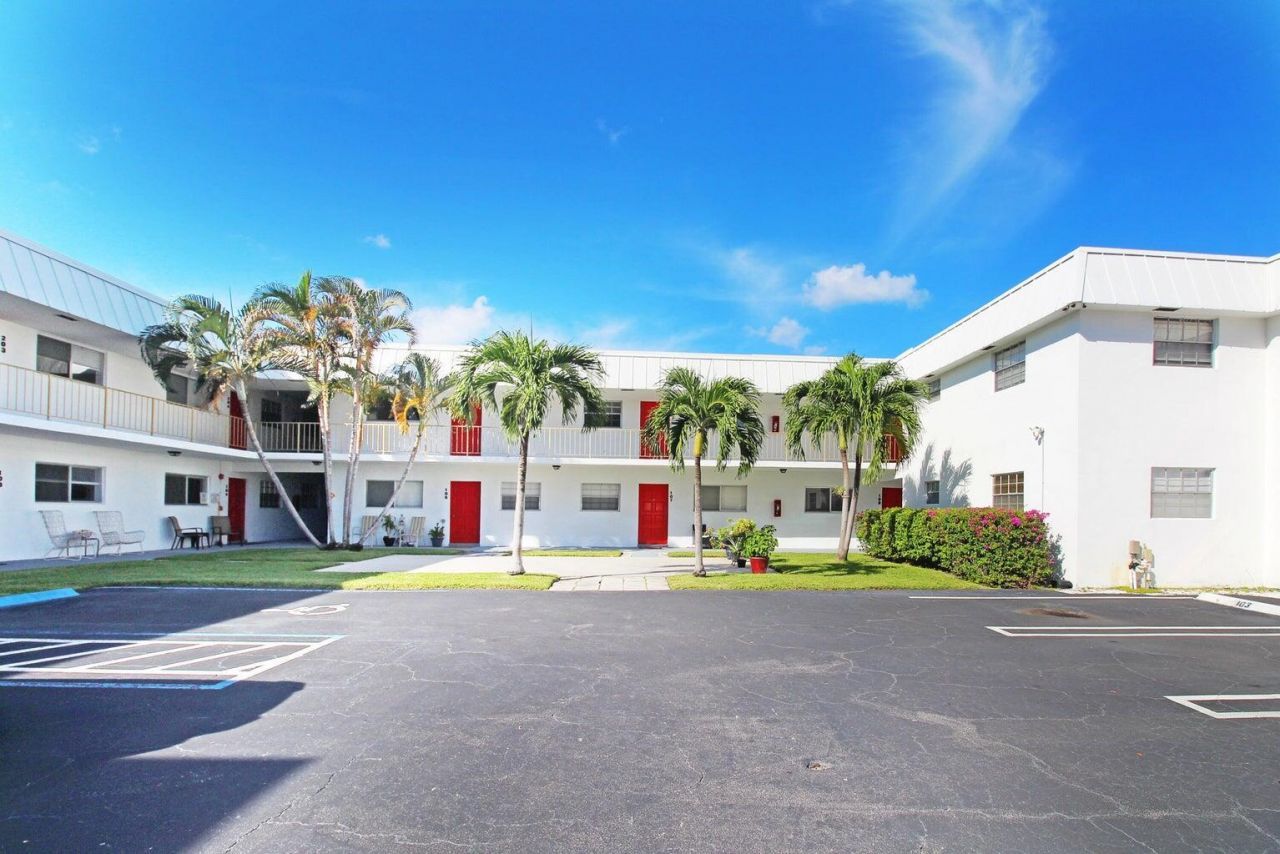 402 Lake Shore Drive, Unit 103, Lake Park, FL 33403 Photo