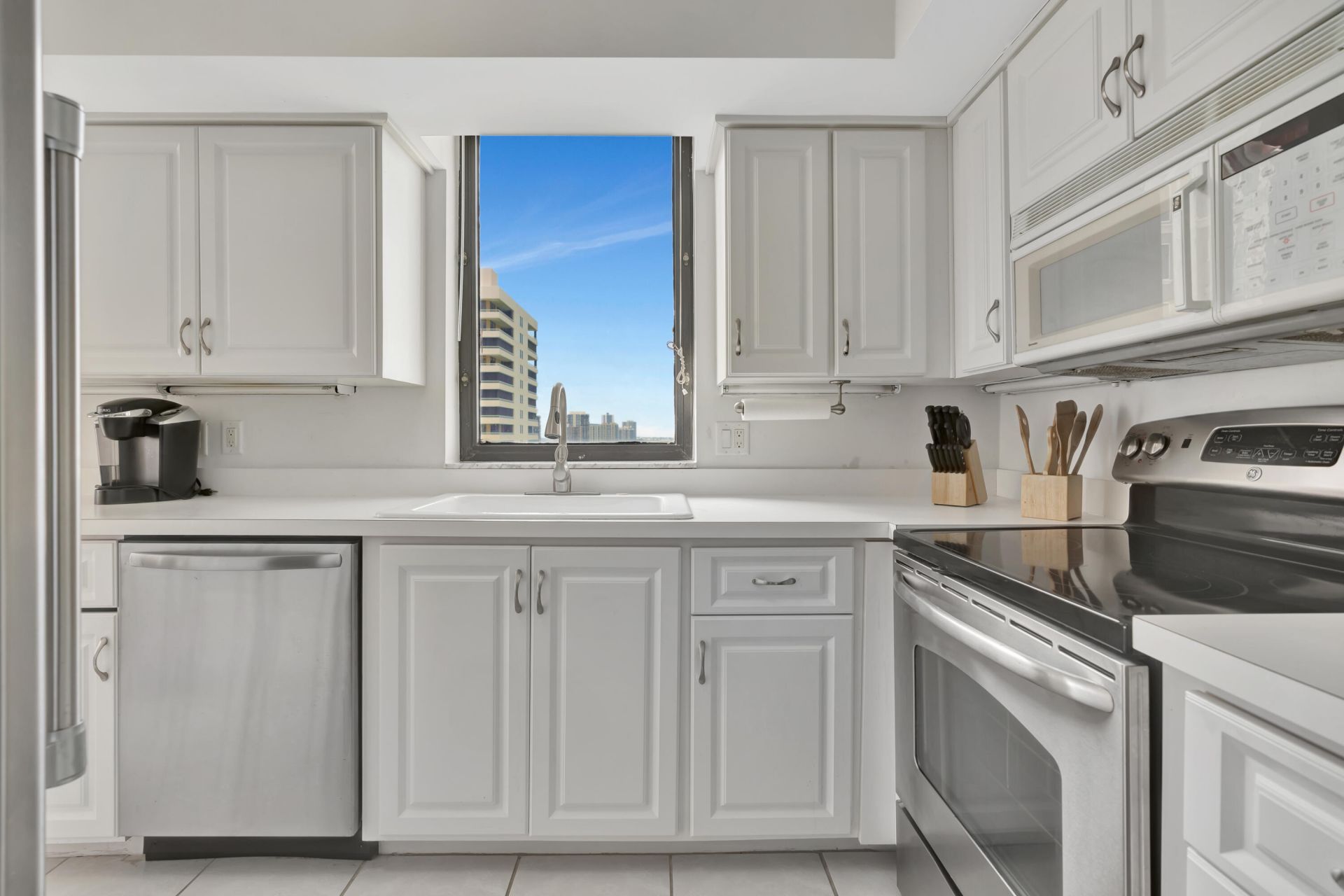 5380 N Ocean Drive, Unit 11A, Riviera Beach, FL 33404 Photo