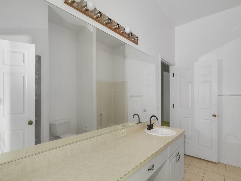 4655 52nd Avenue, Vero Beach, FL 32967 Photo