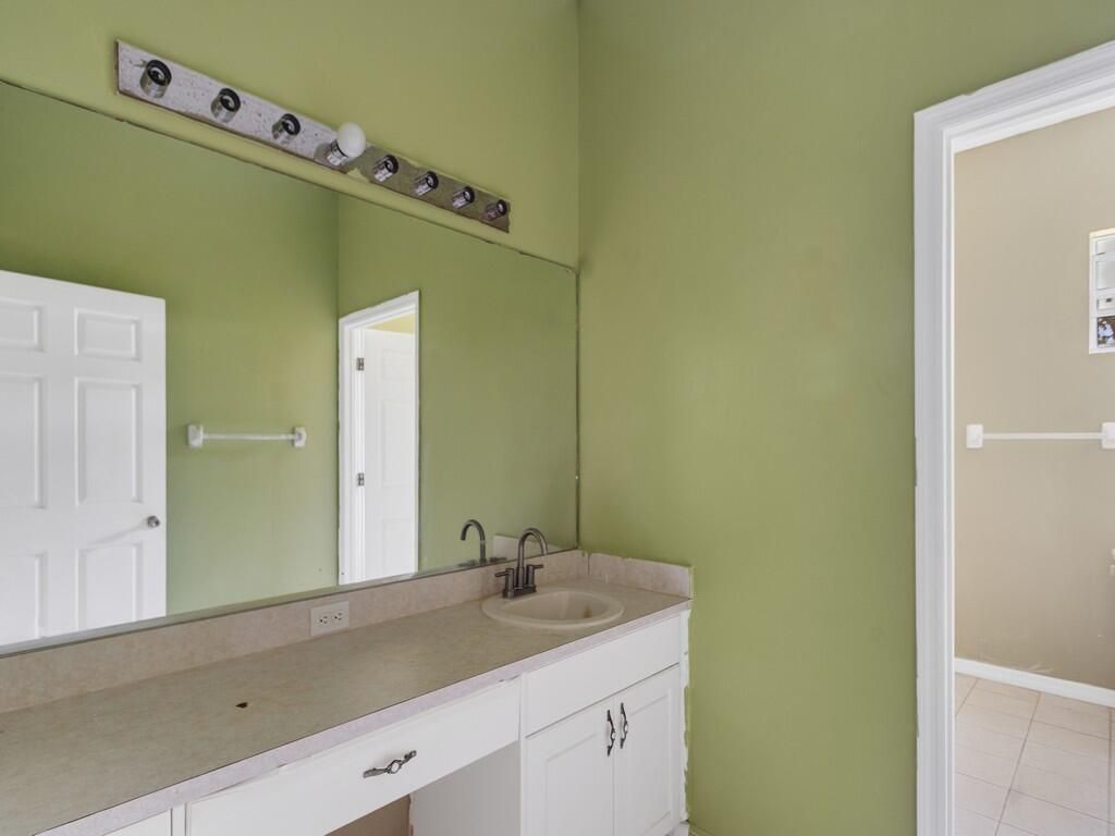 4655 52nd Avenue, Vero Beach, FL 32967 Photo