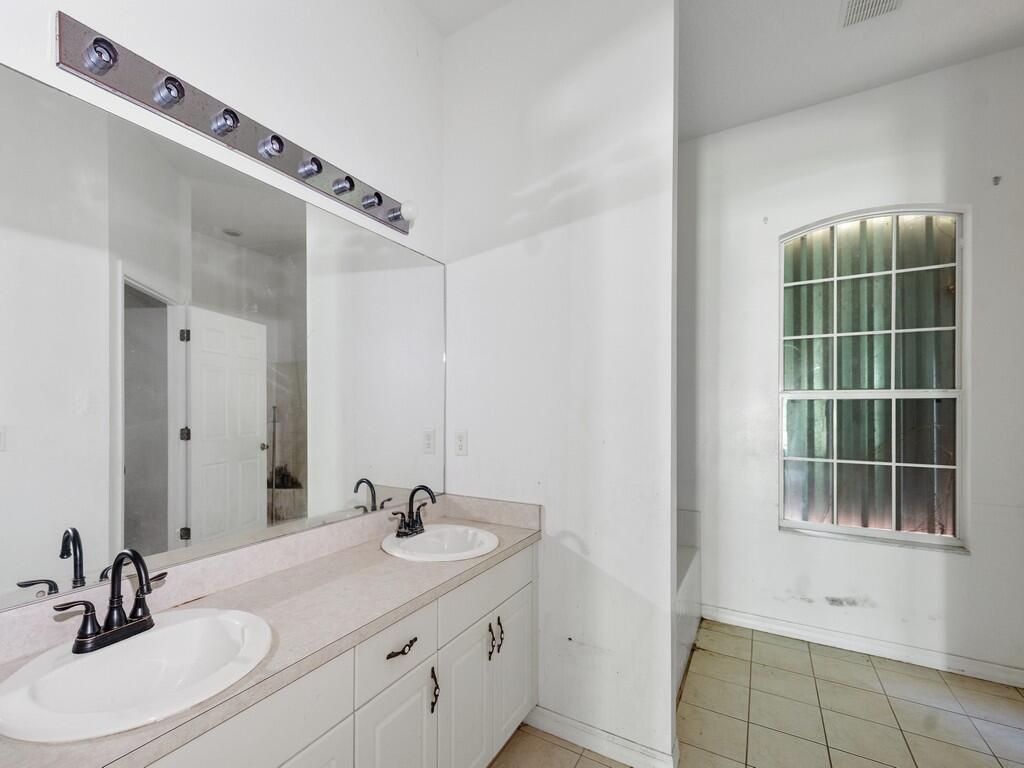 4655 52nd Avenue, Vero Beach, FL 32967 Photo