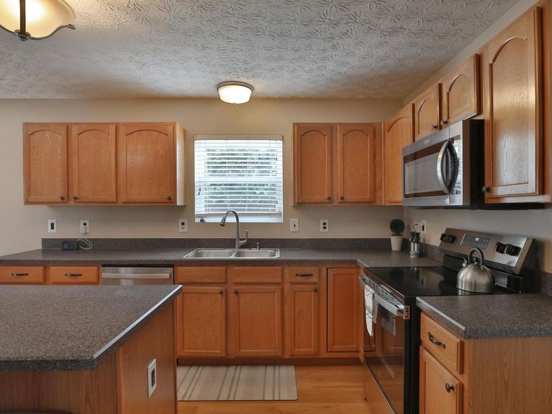 1918 Bay Port Drive , Grove City, OH 43123 Photo 13
