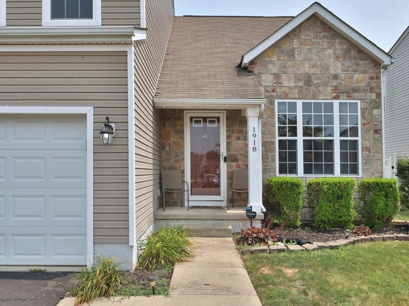 1918 Bay Port Drive , Grove City, OH 43123 Photo 2