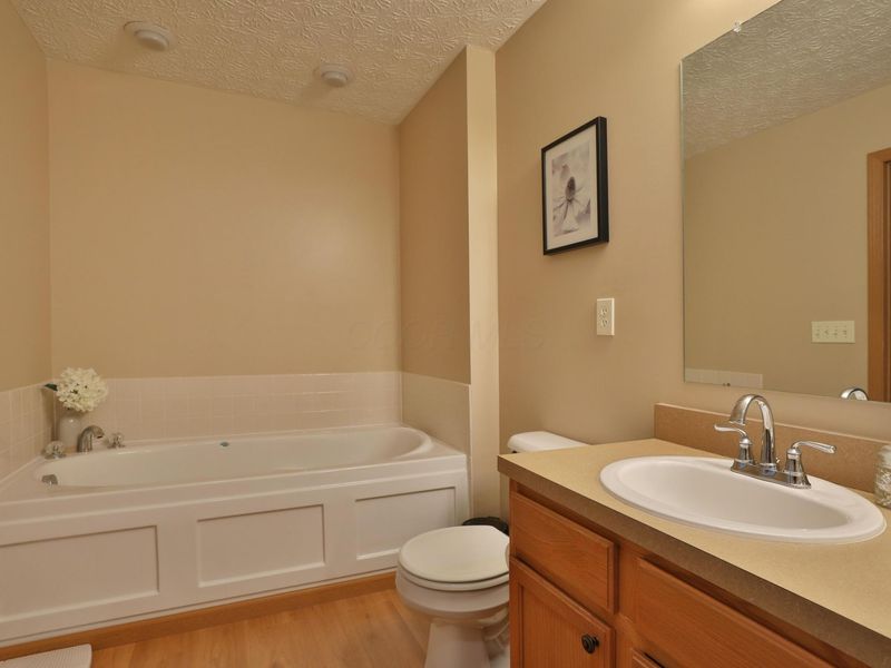 1918 Bay Port Drive , Grove City, OH 43123 Photo 28