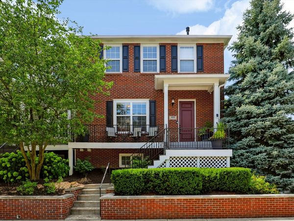 200 Manchester Drive , Zionsville, IN 46077