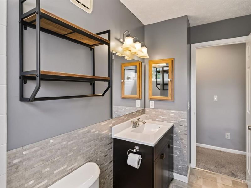 5574 Regimental PL, Cincinnati, OH 45239 Photo 37