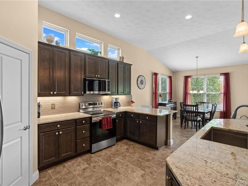 1700 Sunset Creek Court, Bellbrook, OH 45305 Photo 17
