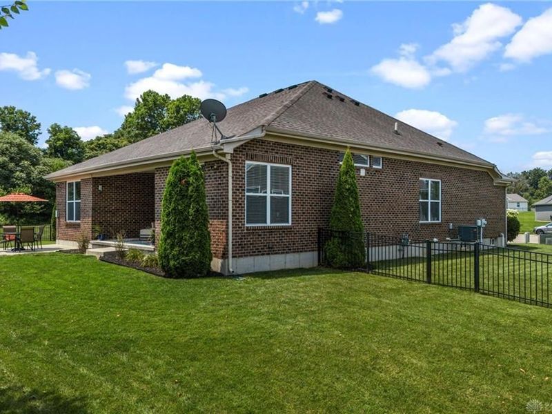 1700 Sunset Creek Court, Bellbrook, OH 45305 Photo 4