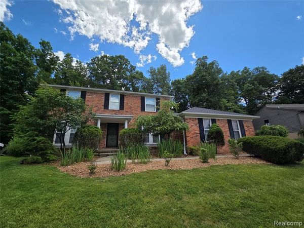 6076 Glen Eagles Drive, West Bloomfield Twp, MI 48323