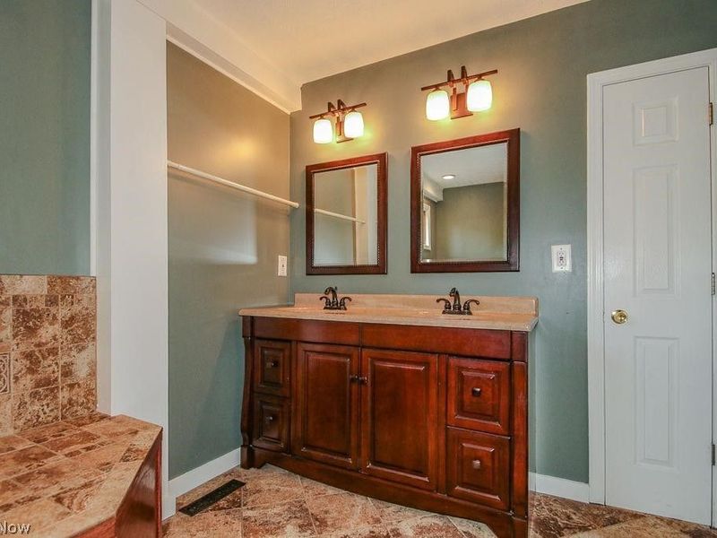 12433 Webster Road , Strongsville, OH 44136 Photo 25